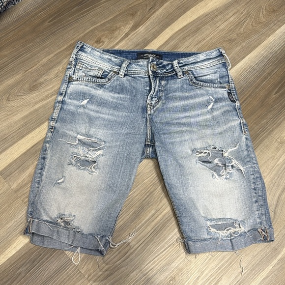 Silver jeans Suki Bermuda Distressed Denim Women Shorts size 27 - Picture 2 of 9